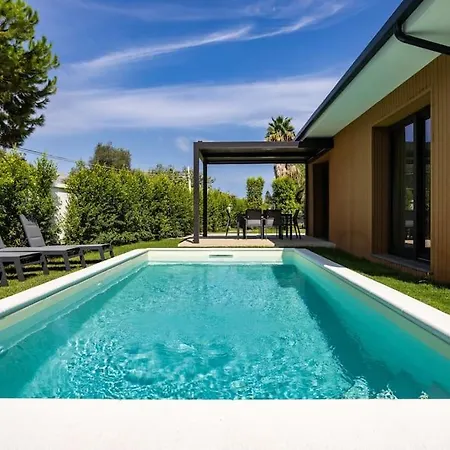 Luxury Jacuzzi Atena Apartment