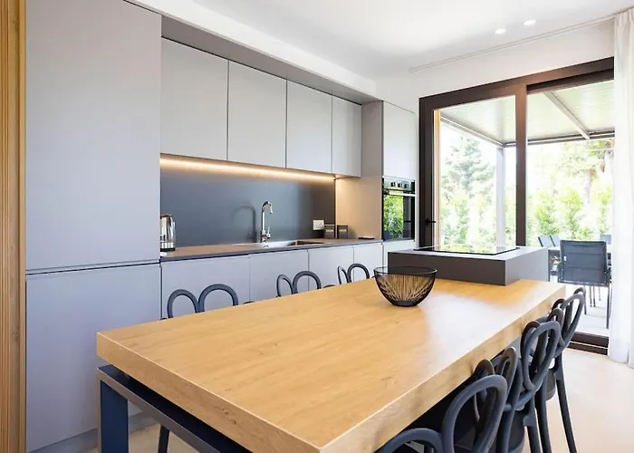 Luxury Jacuzzi Atena Lejlighed