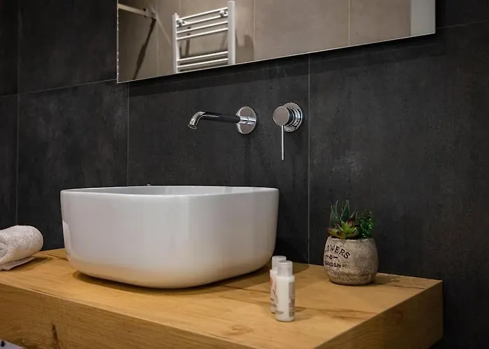 Luxury Jacuzzi Atena Lejlighed